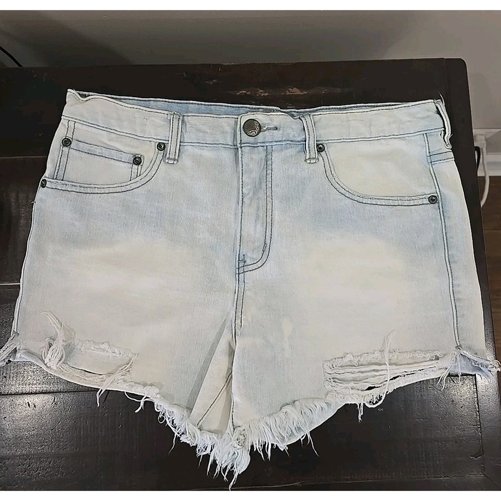 Free People Light Wash Distressed Denim Cut Off Shorts Size 28